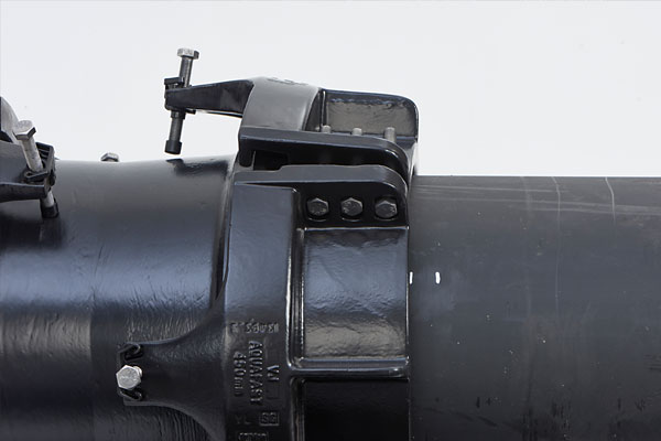 Large diameter AquaFast coupling featuring centralised bolts to ensure even pressure distribution and easier access in narrow trenches.