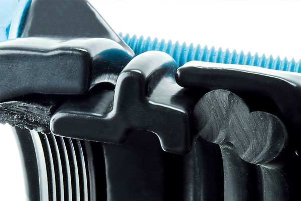 AquaFast coupling featuring a metal-to-metal positive stop that confirms correct installation without the need for a torque wrench.