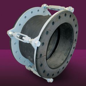 Flexible rubber expansion joint with flanged ends and control tie rods