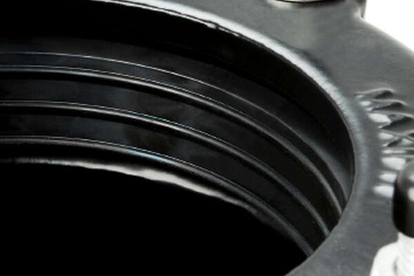 Close up of the MaxiThread ribbed gasket